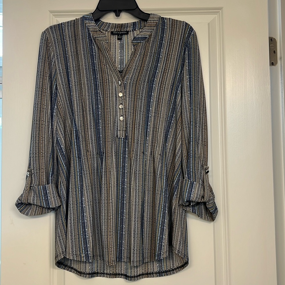 Women’s v neck dress blouse in like new condition great fall colors